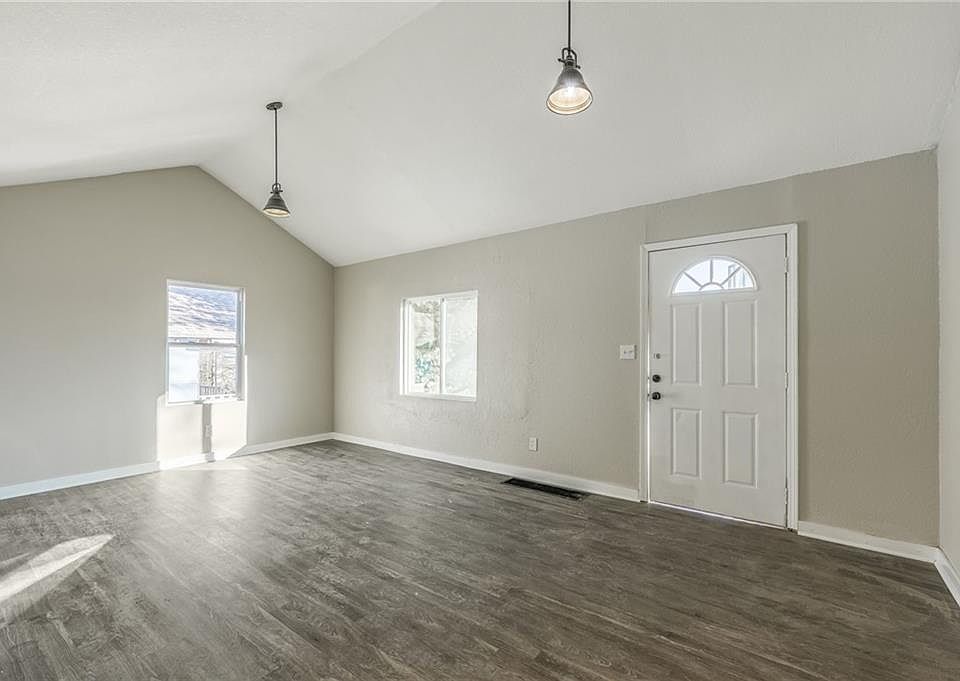 1st image of 3920 Spruce Ave