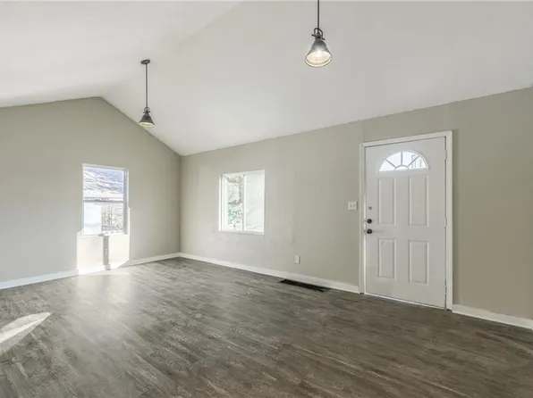 3920 Spruce Ave, Kansas City, MO 64130