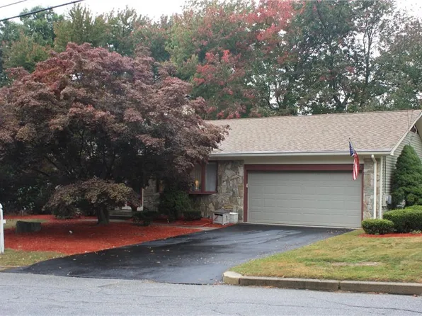 32 Meadow View Blvd, North Providence, RI 02904