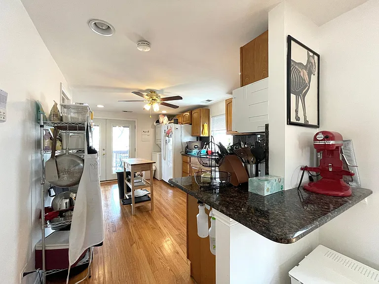 1813 N Fairfield Ave #2 — Photo 2