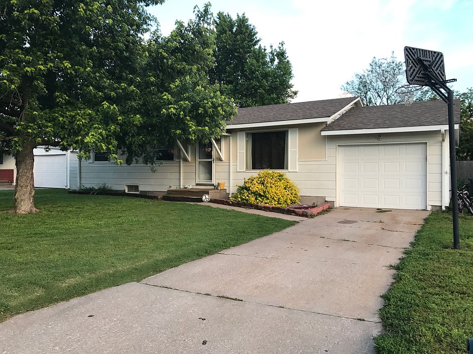 1st image of 23 E Detroit Dr