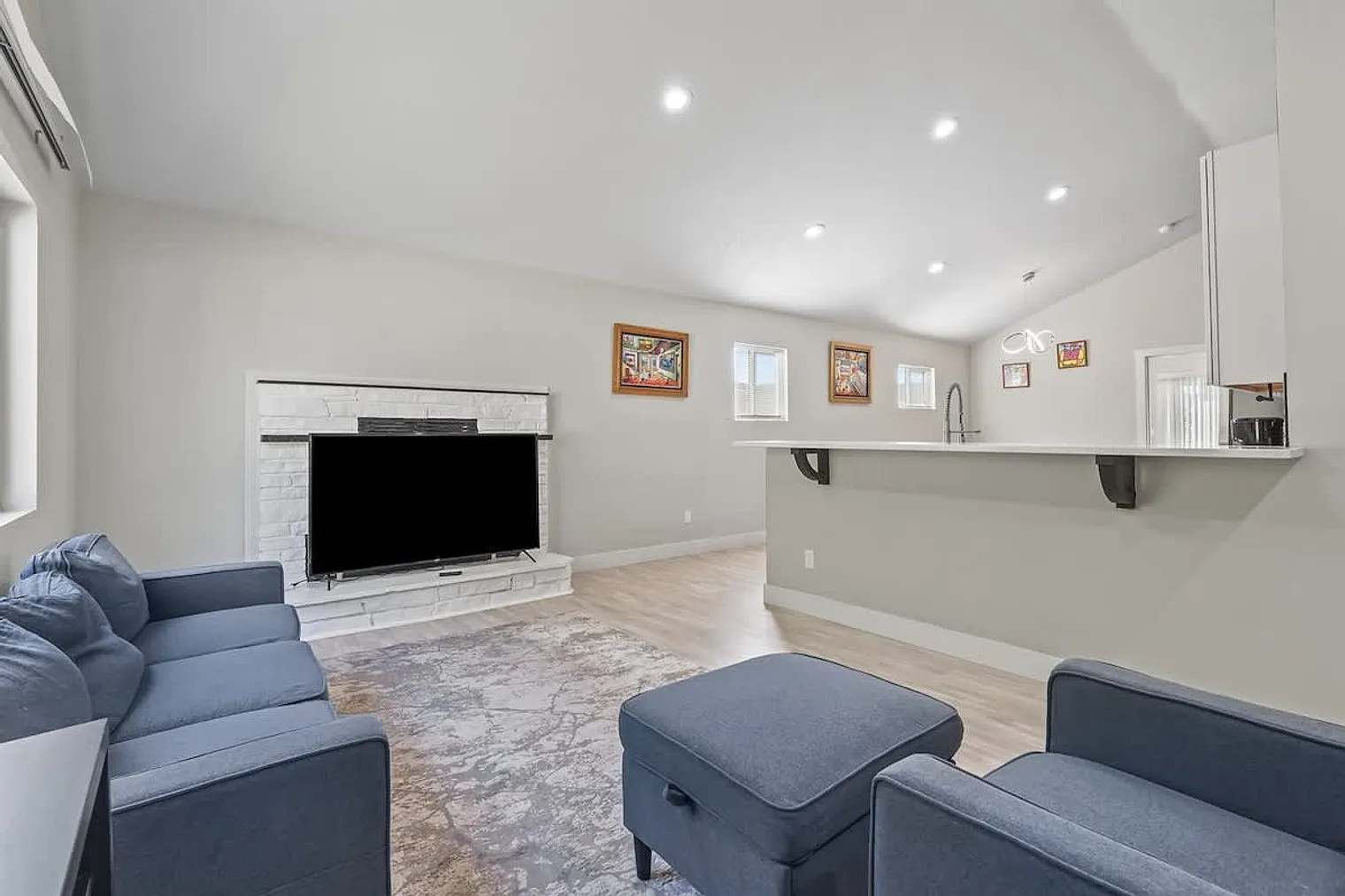 3 bed, 1.0 bath, $4,667 — Photo 4