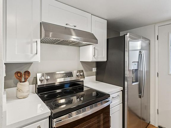 4th image of 24 Roundtree Boulevard