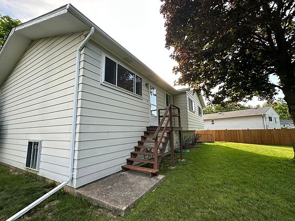 2nd image of 8119 Eastwood Ln