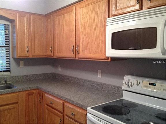 4th image of 600 55th Ave NE