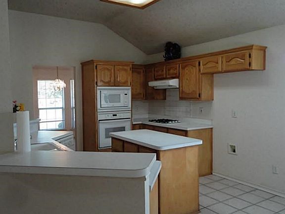 5th image of 123 E Clubview Cir