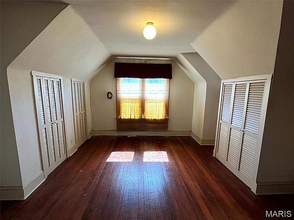 3rd image of 405 N Kingshighway St