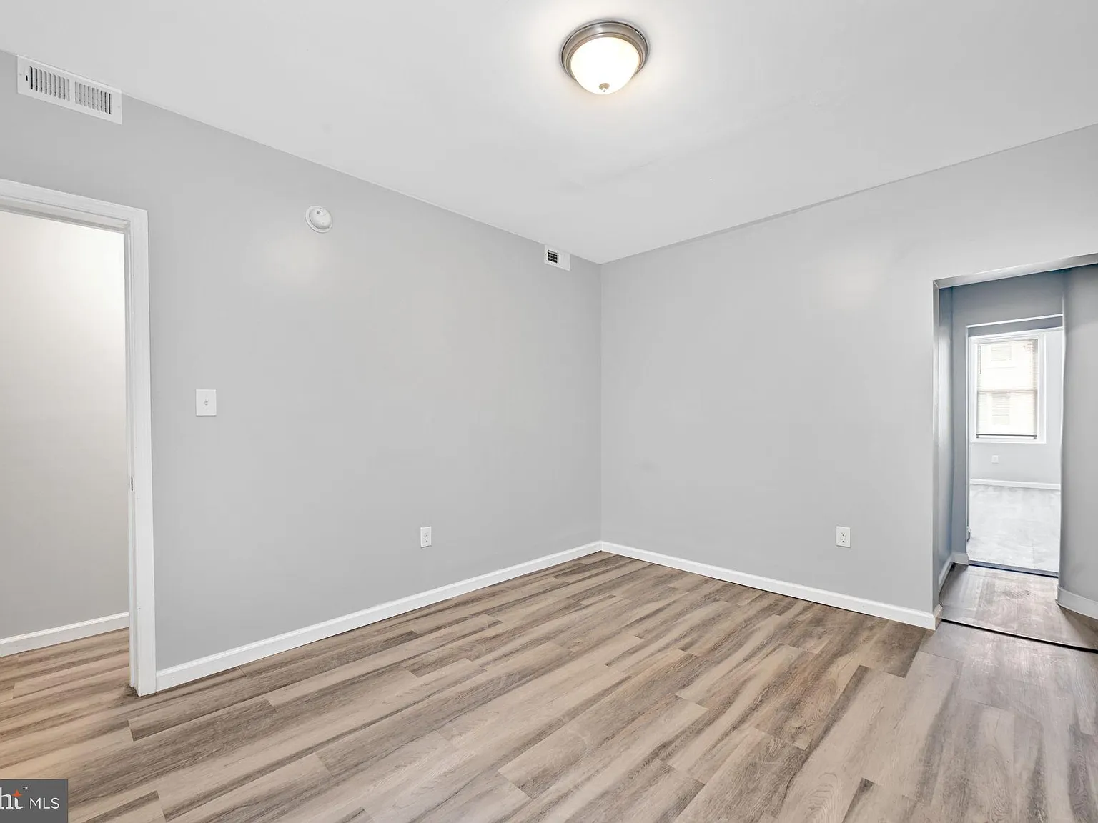 1 bed, 1.0 bath, 1200 sqft, $1,400 — Photo 2
