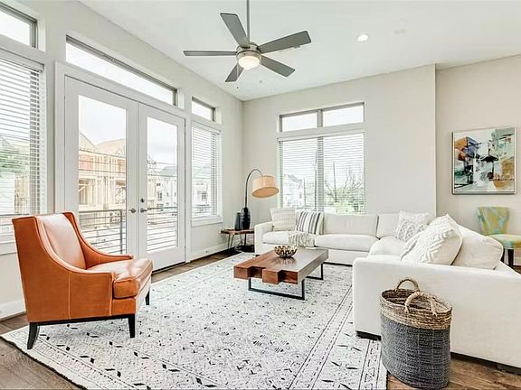 5th image of 3411 Hutchins St