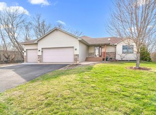 31080 Morley Dr, Lindstrom, MN 55045