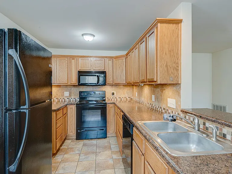 3505 Marlborough Ave — Photo 11