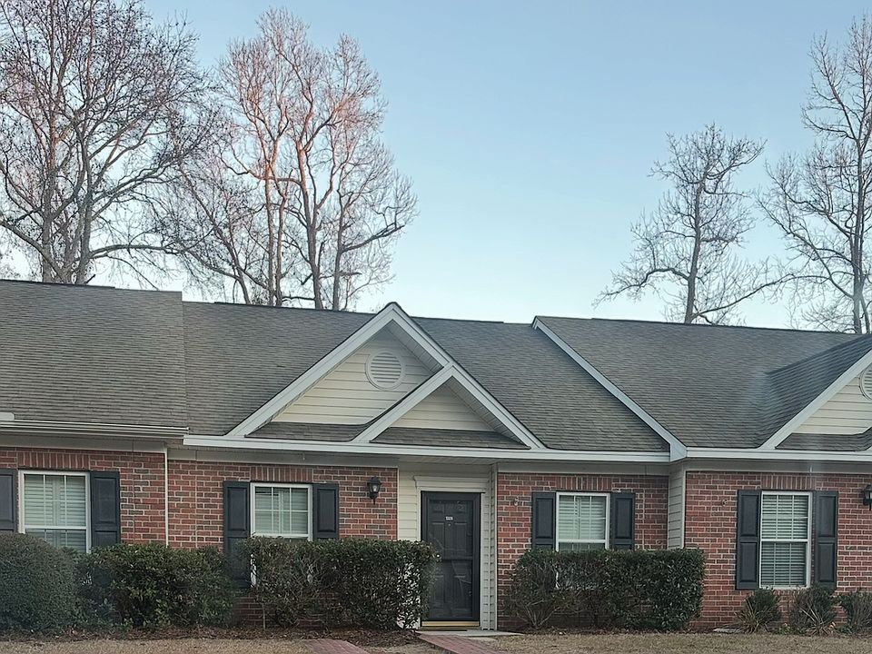 Single story townhome with a cozy home feel! No stairs