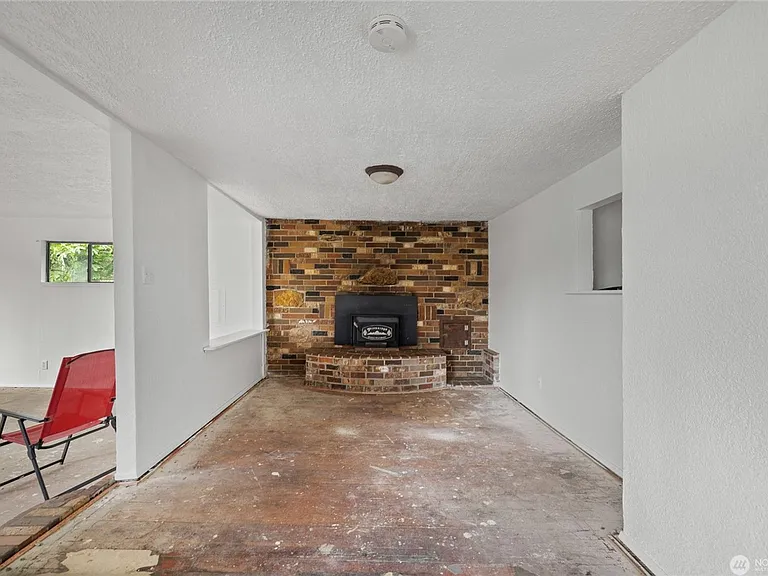 12413 Canyon Rd E — Photo 9