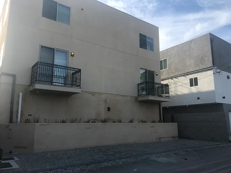 5120 Cahuenga Blvd #103 — Photo 51