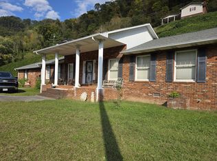 1076 Thomas Mountain Rd, Grundy, VA 24614