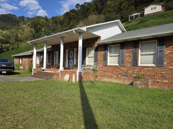 1076 Thomas Mountain Rd, Grundy, VA 24614