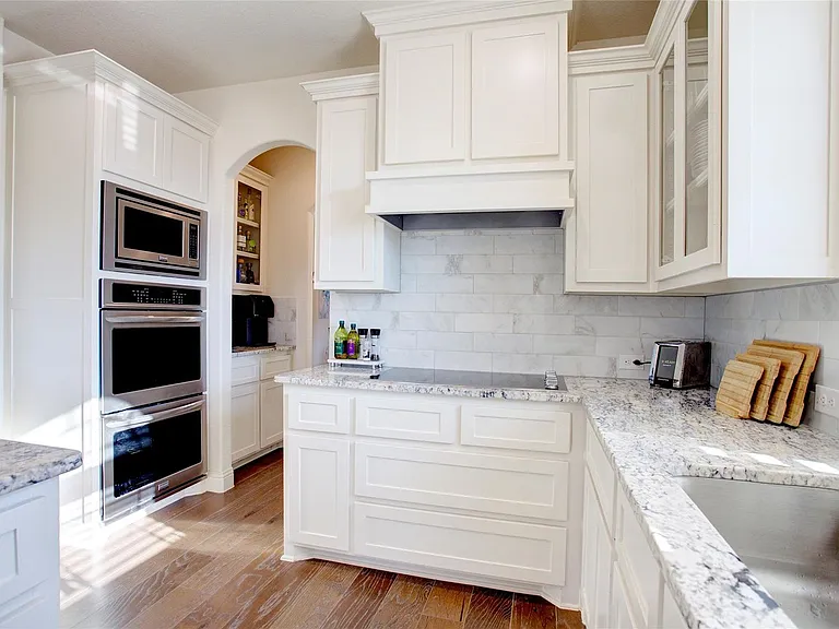 214 Heatherstone Dr — Photo 11