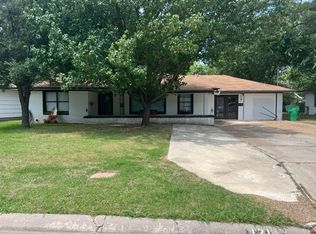 1211 Belmont St, Gainesville, TX 76240