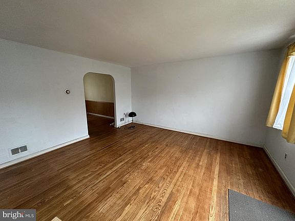 3rd image of 1130 Coyne Pl