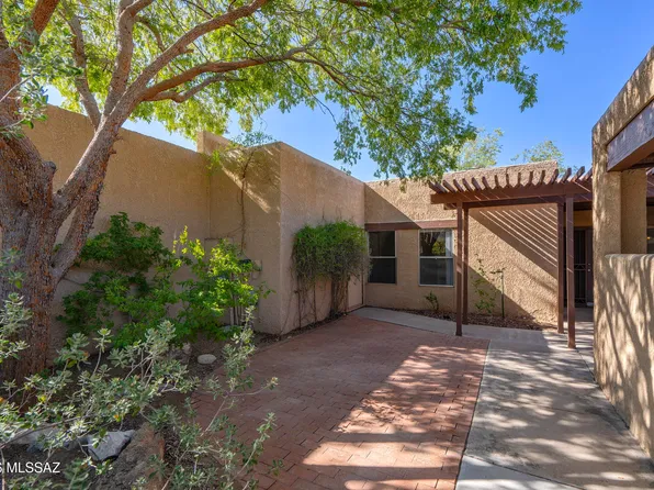 6533 N Foothills Dr, Tucson, AZ 85718