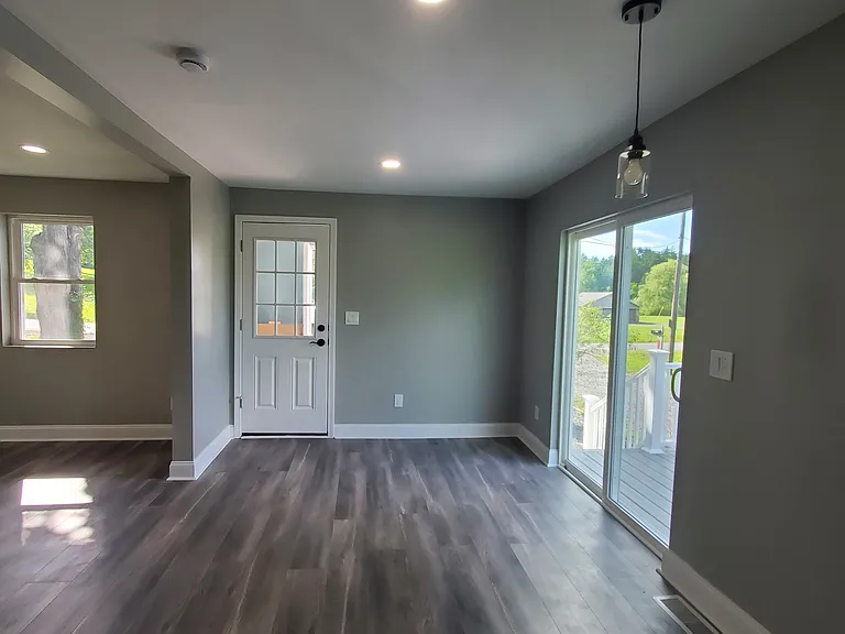 2570 Graffenburg Rd — Photo 6