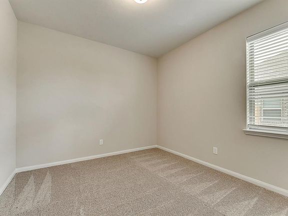4th image of 1825 Chesapeake Dr