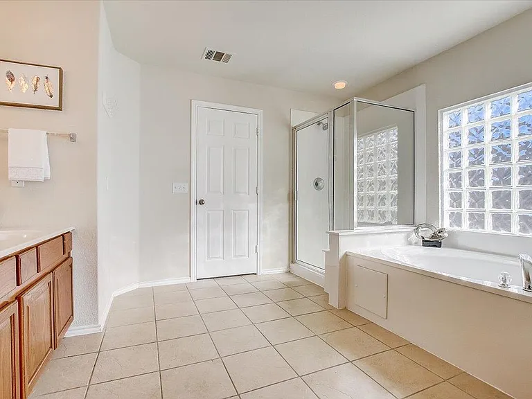 537 Golden Creek Dr — Photo 30