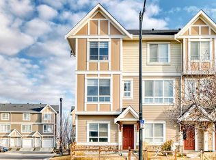 986 SW Sherwood Blvd NW, Calgary, AB T3R 0V3