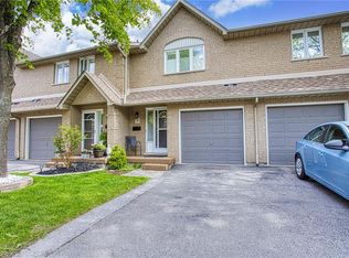 100 Vineberg Dr #9, Hamilton, ON