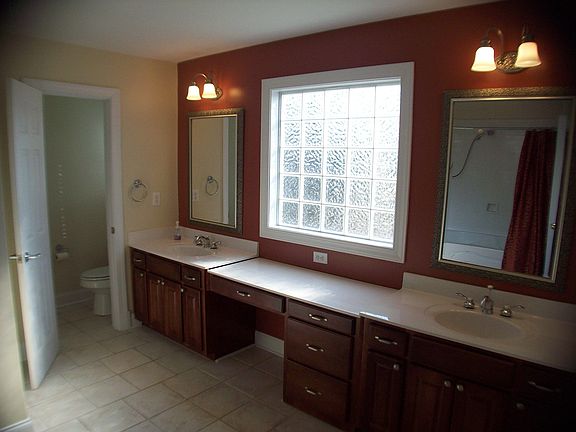 Master bath with dual vanity and jetted tub