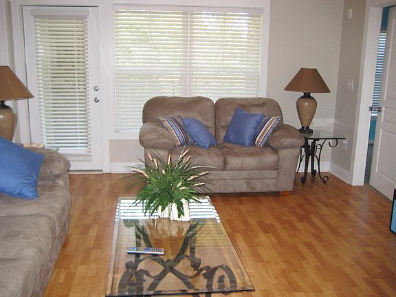 Family rm w/ balcony access