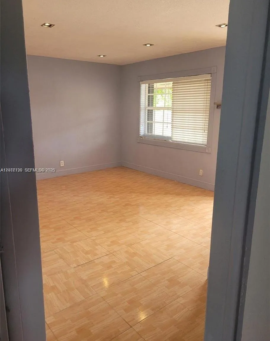2 bed, 950 sqft, $2,100 — Photo 2