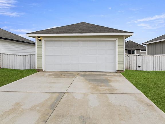 3rd image of 406 Hortus Dr