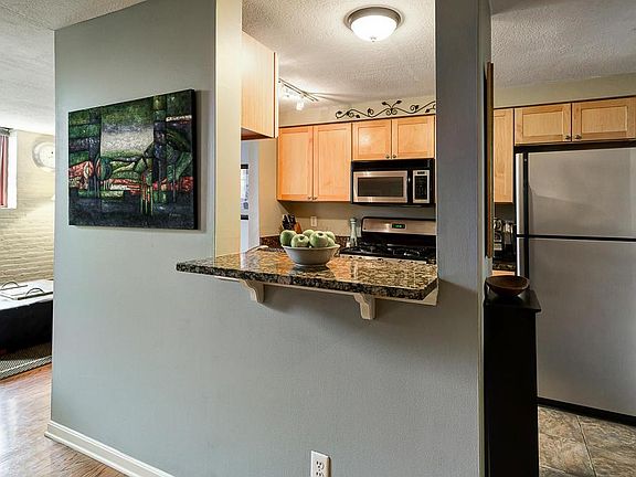 5th image of 544 S Front St #205