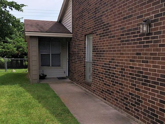 3rd image of 2611B Pecan Knoll St