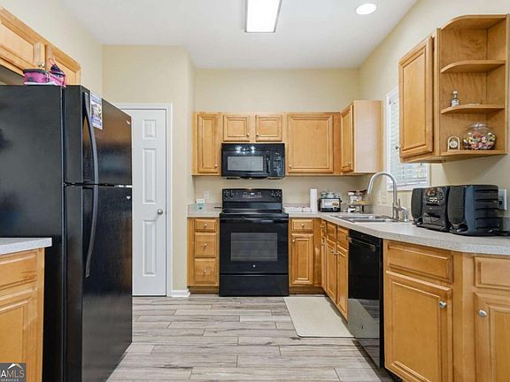 4th image of 2555 Flat Shoals Rd APT 802