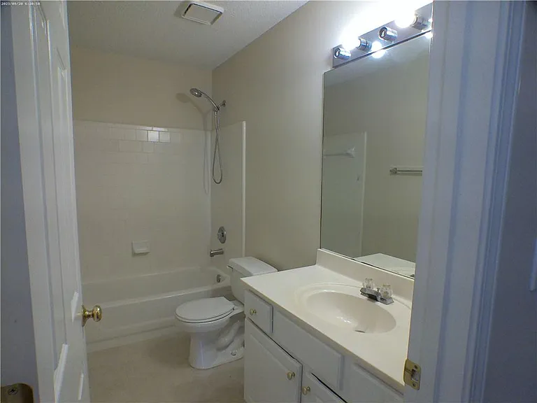 3674 Kentford Ln — Photo 11