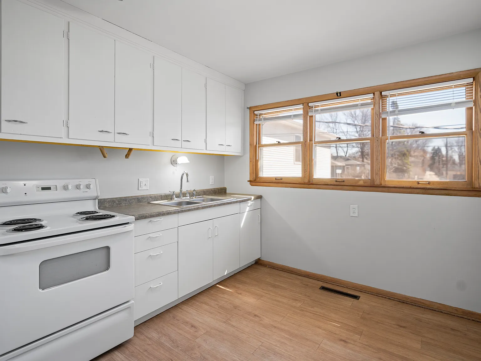 2 bed, 896 sqft, $925 — Photo 3