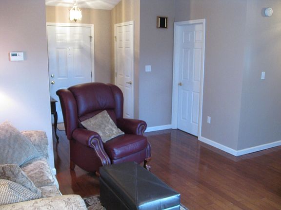 2nd image of 914 Lynwood Dr
