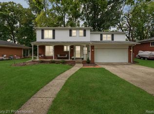 34059 Burton Ln, Livonia, MI 48154