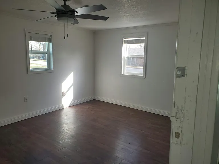 1027 E Villa Marie St — Photo 9