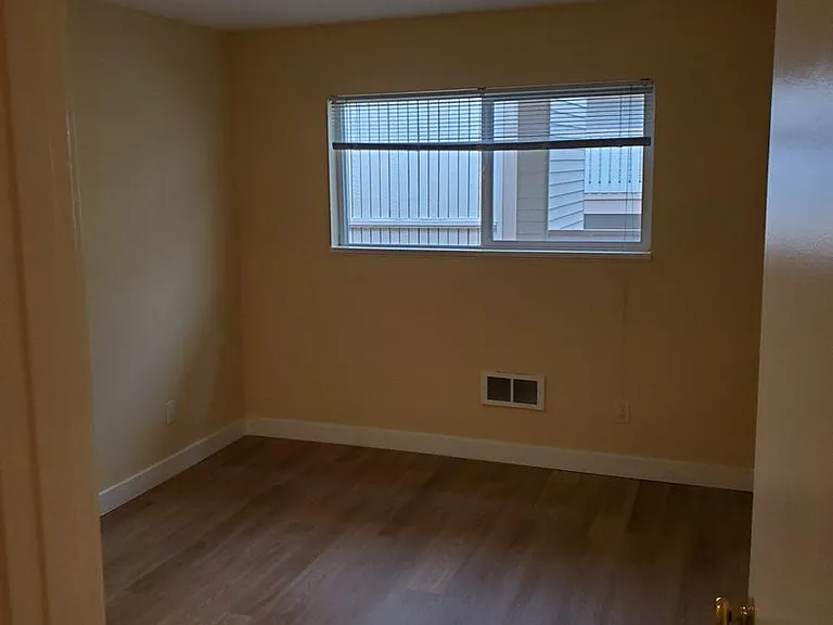 417 Bellevue Way SE — Photo 21