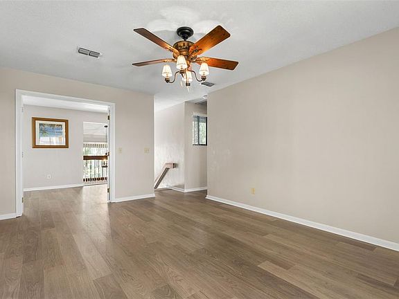 3rd image of 20 MID OAKS CIRCLE