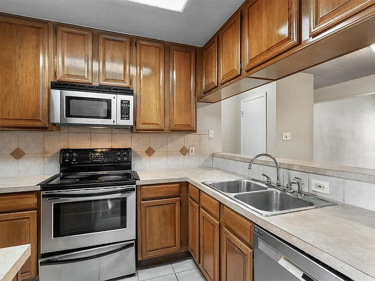 806 W 24th St #326 — Photo 10