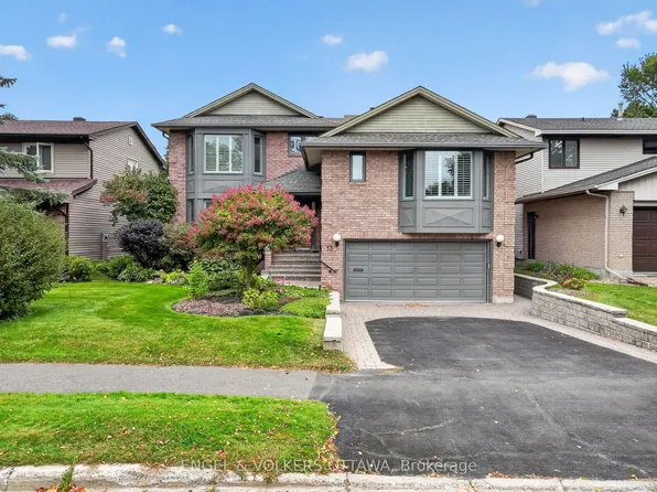 13 Lynhurst Ave, Ottawa, ON K1V 9W8