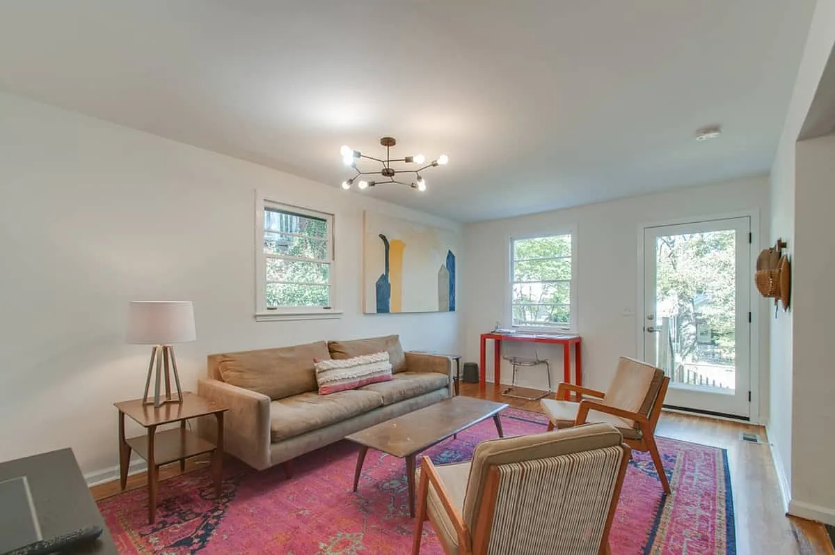 3 bed, 1100 sqft, $3,200 — Photo 2