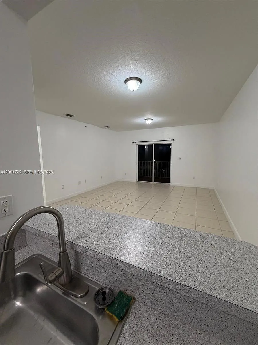 Building Photo - 1300 NE 109th St #404