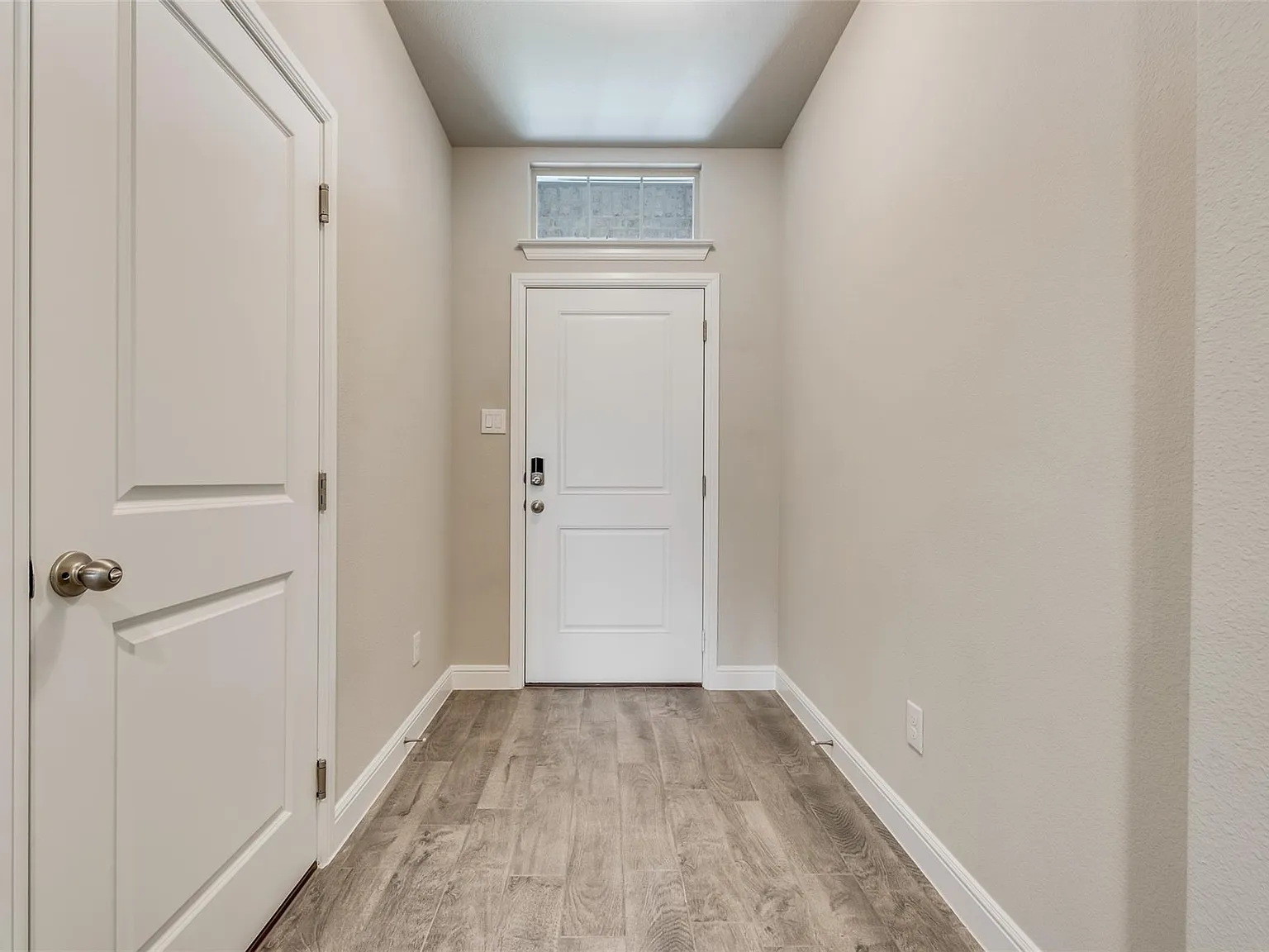 4 bed, 2100 sqft, $2,495 — Photo 3
