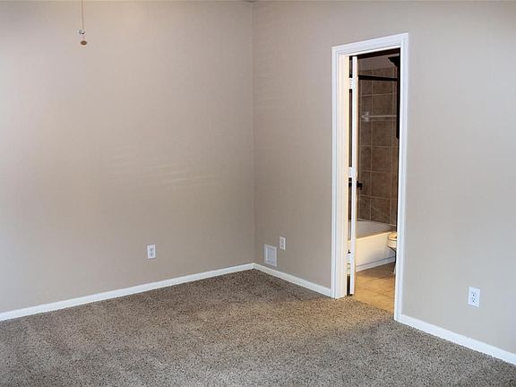 5th image of 1046 W 23rd St Unit J