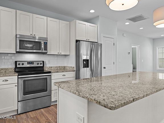 5th image of 9596 Lily Pond Court NE